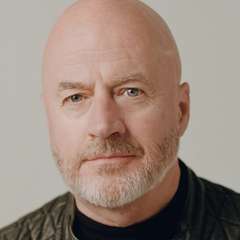 Author Bio: Craig Robertson