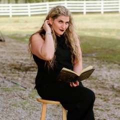 Author Bio: Clara Rhodes