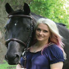 Author Bio: Mindee Arnett